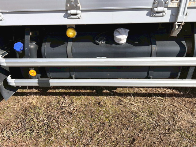 いすゞギガアルミウイング大型（10t）[写真35]