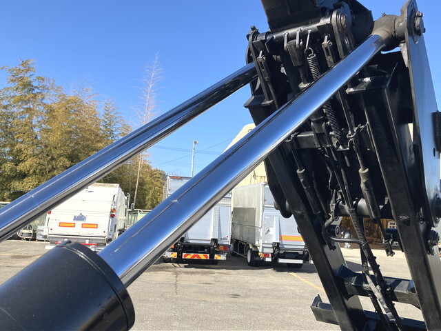 UDトラックスコンドルコンテナ専用車増トン（6t・8t）[写真12]