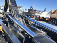 UDトラックスコンドルコンテナ専用車増トン（6t・8t）[写真14]