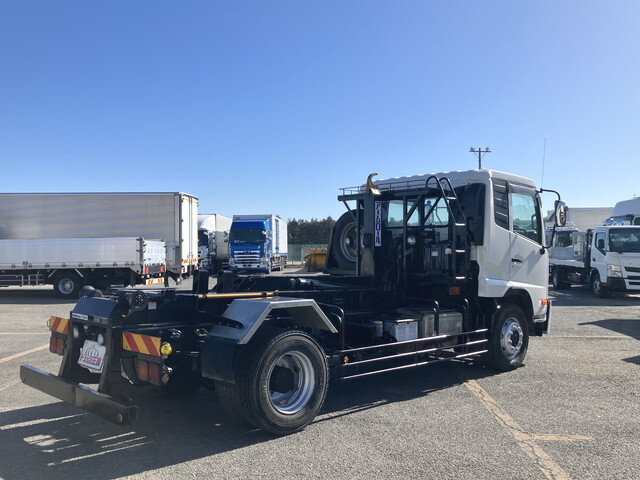 UDトラックスコンドルコンテナ専用車増トン（6t・8t）[写真02]