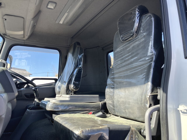 UDトラックスコンドルコンテナ専用車増トン（6t・8t）[写真30]