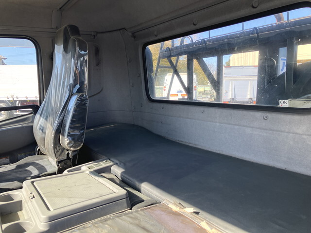 UDトラックスコンドルコンテナ専用車増トン（6t・8t）[写真31]