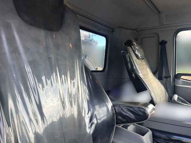 UDトラックスコンドルコンテナ専用車増トン（6t・8t）[写真07]