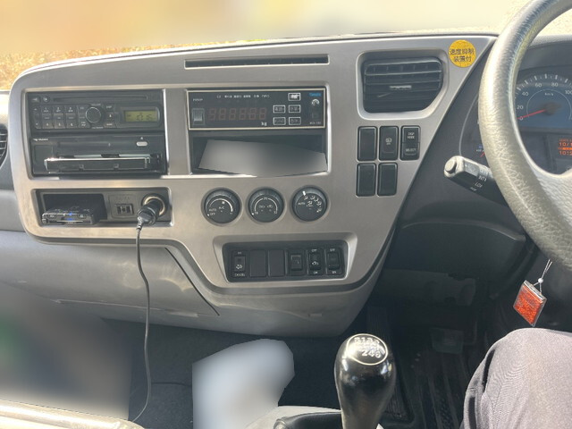 UDトラックスコンドルコンテナ専用車増トン（6t・8t）[写真08]