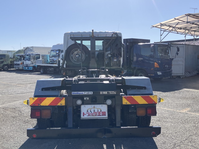 UDトラックスコンドルコンテナ専用車増トン（6t・8t）[写真09]