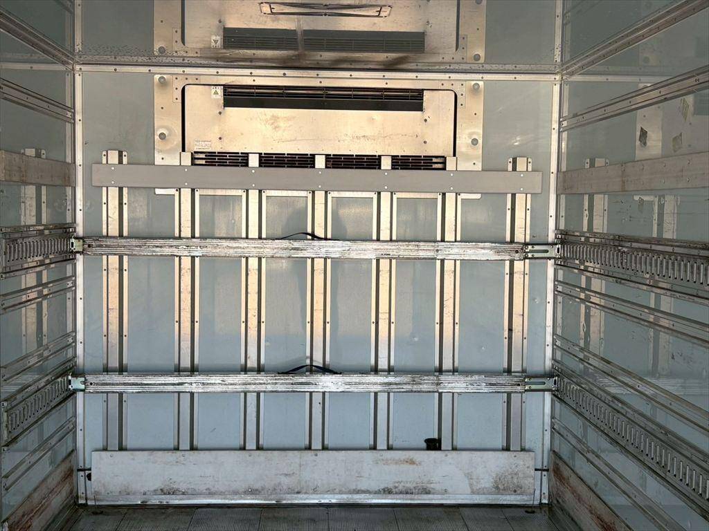 日野レンジャー冷凍車（冷蔵車）中型（4t）[写真03]