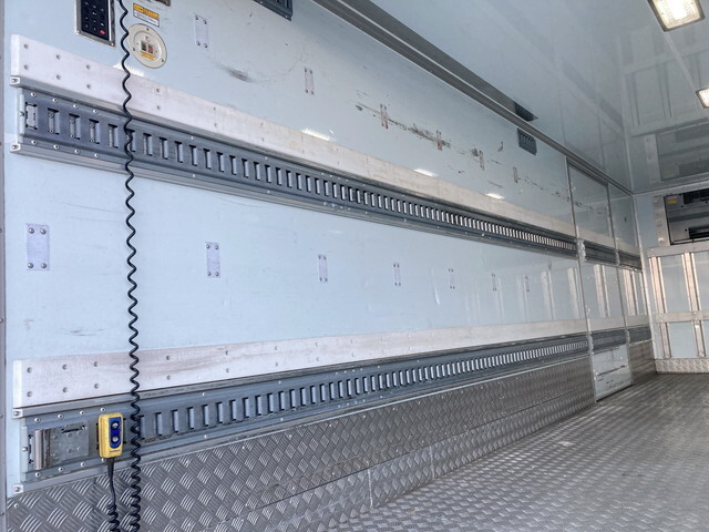 日野レンジャー冷凍車（冷蔵車）中型（4t）[写真12]