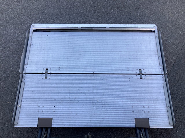 日野レンジャー冷凍車（冷蔵車）中型（4t）[写真18]