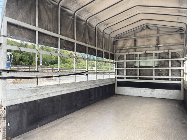 トヨタトヨエース平ボディ小型（2t・3t）[写真13]