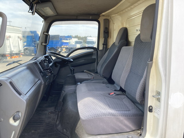 いすゞエルフアルミバン小型（2t・3t）[写真32]