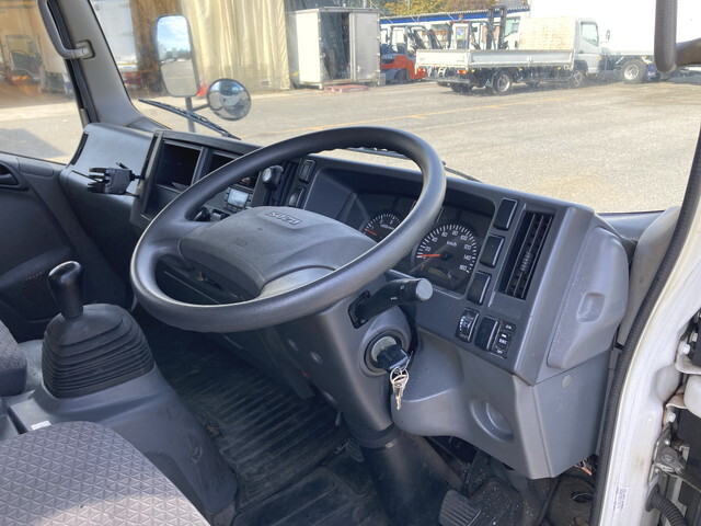 いすゞエルフアルミバン小型（2t・3t）[写真34]