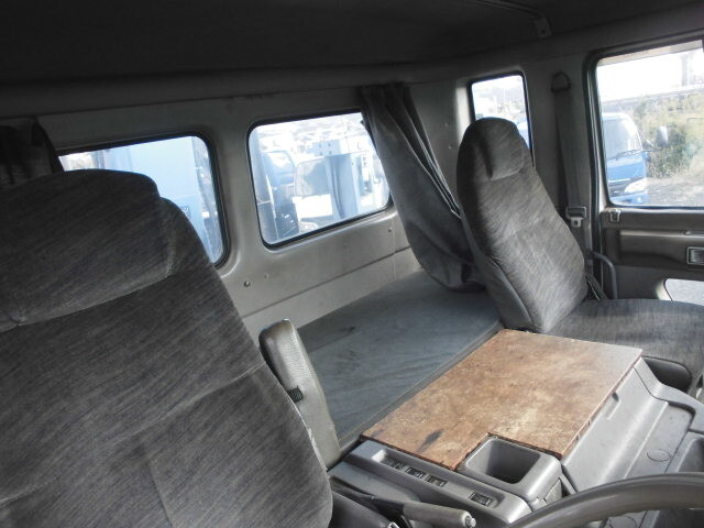 日野プロフィアセルフクレーン4段大型（10t）[写真35]