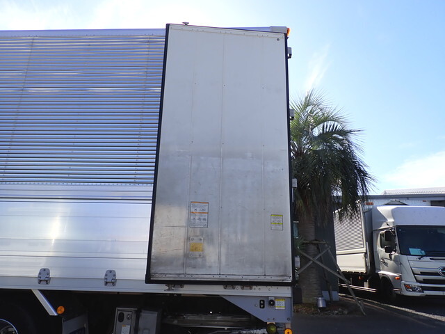 いすゞフォワードアルミウイング中型（4t）[写真16]