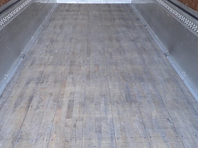 いすゞフォワードアルミウイング中型（4t）[写真23]