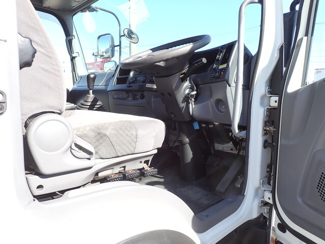 いすゞフォワードアルミウイング中型（4t）[写真30]