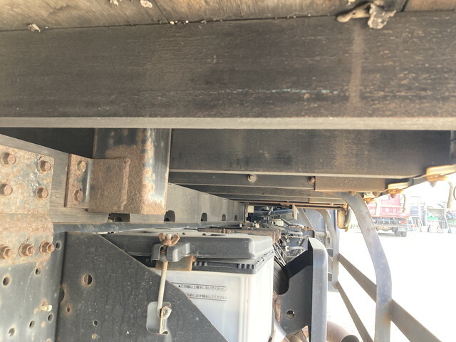 いすゞフォワード平ボディ中型（4t）[写真20]