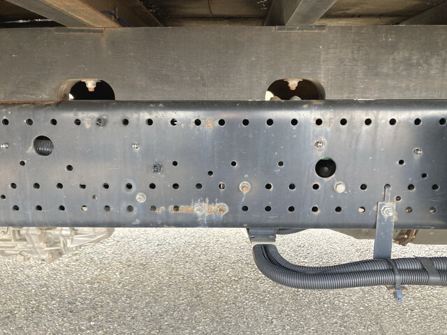 いすゞフォワード平ボディ中型（4t）[写真21]