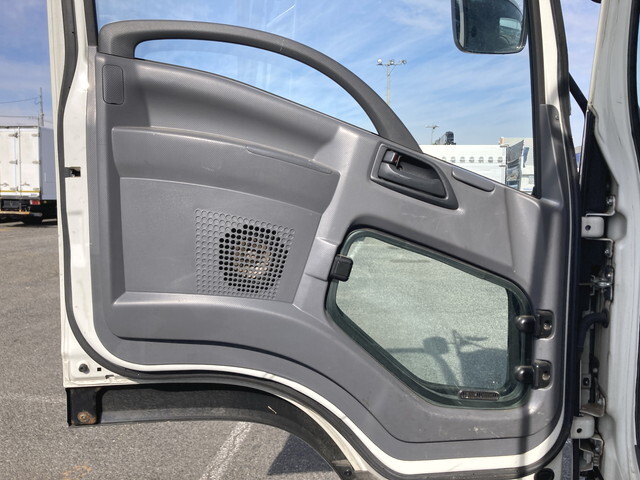 いすゞフォワード平ボディ中型（4t）[写真28]