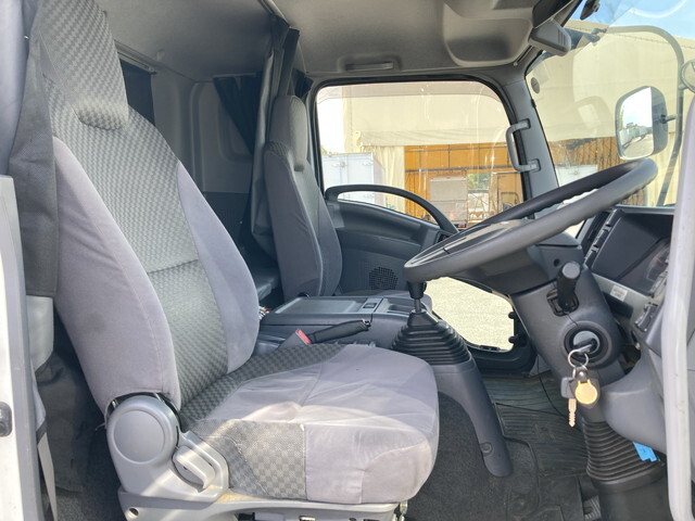 いすゞフォワード平ボディ中型（4t）[写真32]