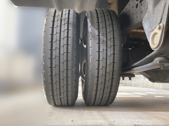 三菱ふそうキャンター平ボディ小型（2t・3t）[写真10]