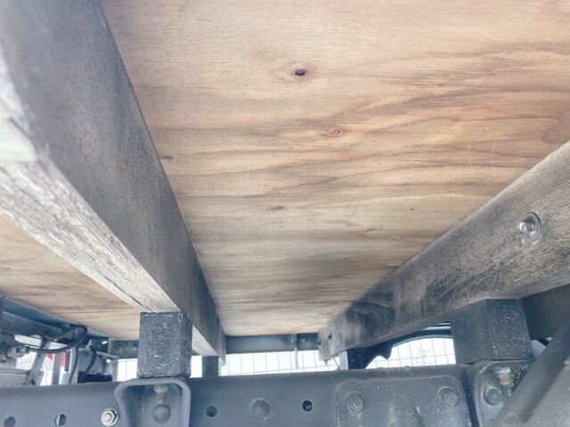 三菱ふそうキャンター平ボディ小型（2t・3t）[写真13]