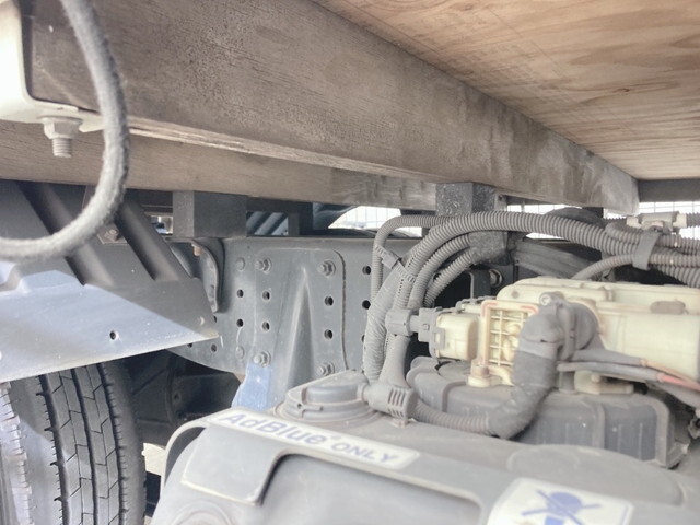 三菱ふそうキャンター平ボディ小型（2t・3t）[写真14]