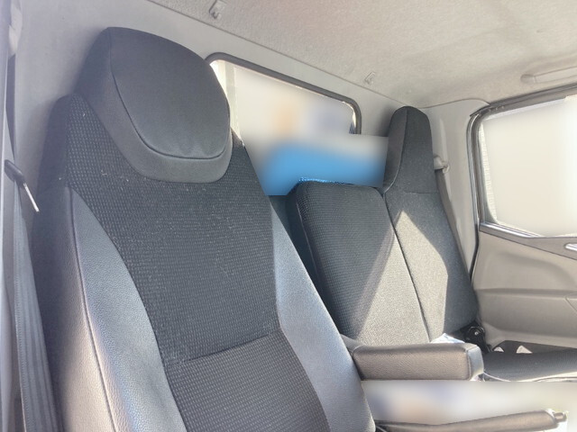 三菱ふそうキャンター平ボディ小型（2t・3t）[写真24]