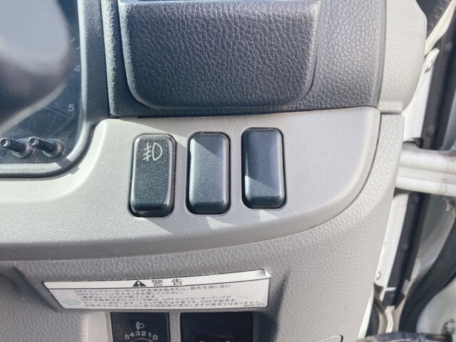 三菱ふそうキャンター平ボディ小型（2t・3t）[写真30]