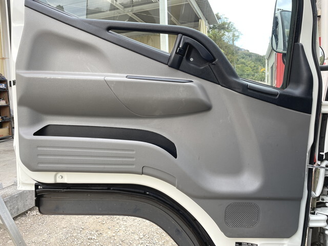 三菱ふそうキャンター冷凍車（冷蔵車）小型（2t・3t）[写真28]