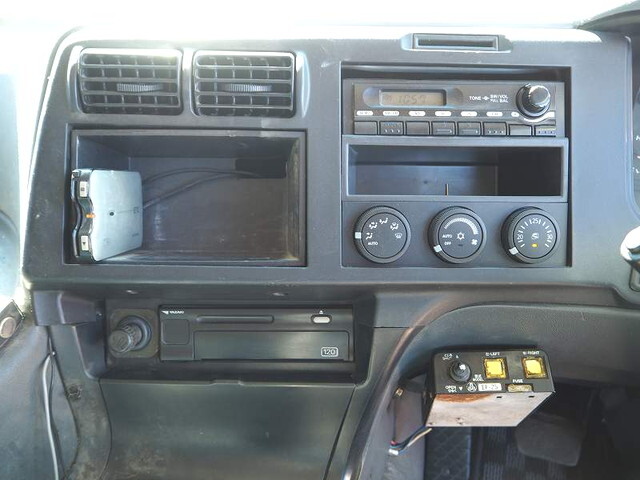 三菱ふそうスーパーグレートダンプ大型（10t）[写真37]