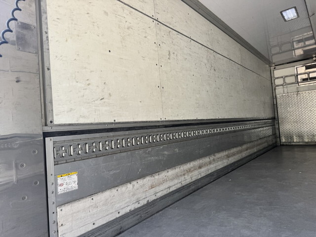 日野レンジャー冷蔵冷凍ウイング中型（4t）[写真11]