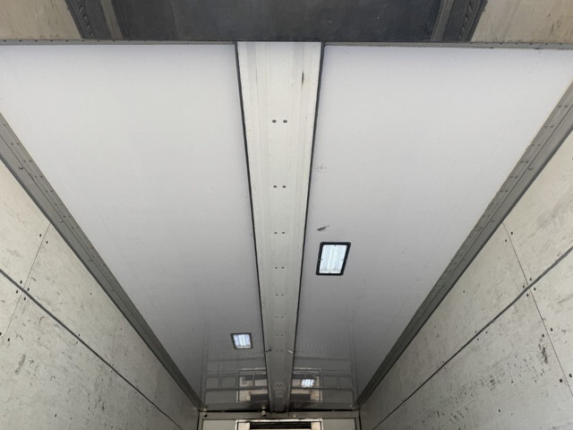 日野レンジャー冷蔵冷凍ウイング中型（4t）[写真13]