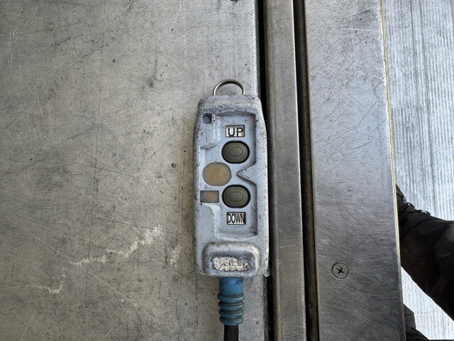 日野レンジャー冷蔵冷凍ウイング中型（4t）[写真15]