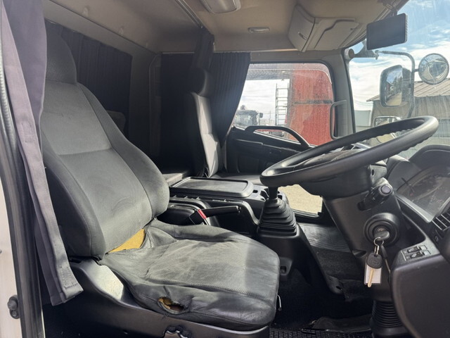 日野レンジャー冷蔵冷凍ウイング中型（4t）[写真16]