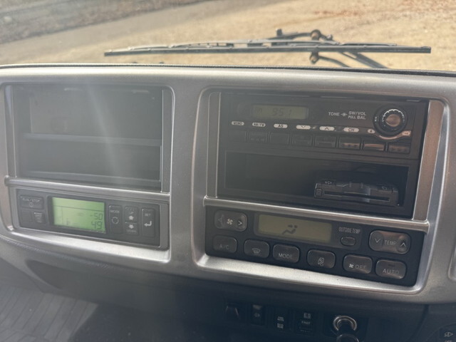 日野レンジャー冷蔵冷凍ウイング中型（4t）[写真19]