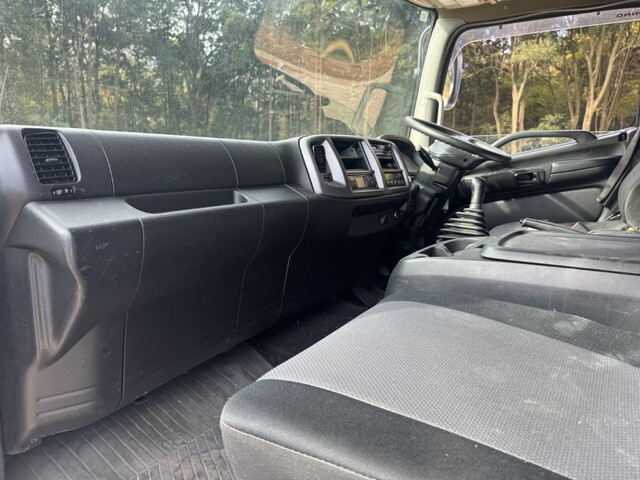 日野レンジャー冷蔵冷凍ウイング中型（4t）[写真24]