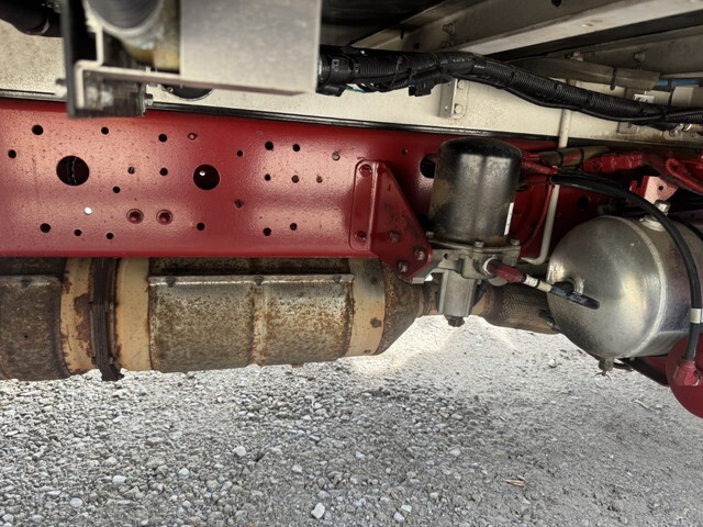 日野レンジャー冷蔵冷凍ウイング中型（4t）[写真37]