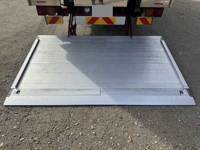 日野レンジャー冷蔵冷凍ウイング中型（4t）[写真08]