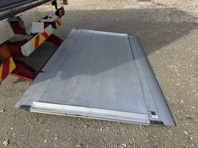 日野レンジャー冷蔵冷凍ウイング中型（4t）[写真09]