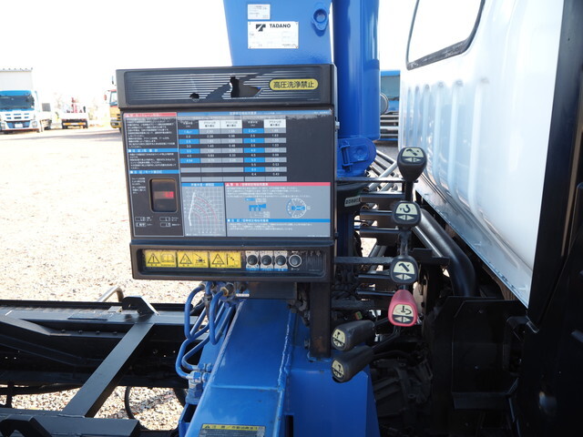 いすゞエルフセーフティクレーン3段小型（2t・3t）[写真19]