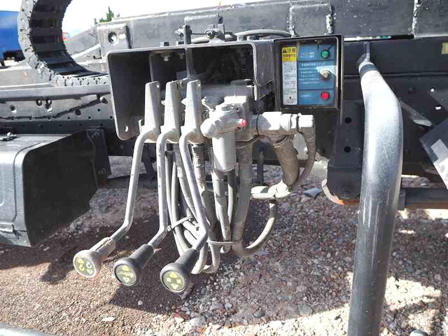 いすゞエルフセーフティクレーン3段小型（2t・3t）[写真30]