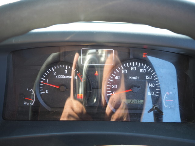 いすゞエルフセーフティクレーン3段小型（2t・3t）[写真38]