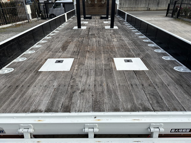 三菱ふそうファイター平ボディ増トン（6t・8t）[写真11]