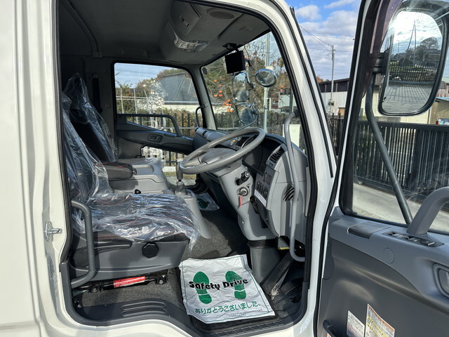 三菱ふそうファイター平ボディ増トン（6t・8t）[写真34]