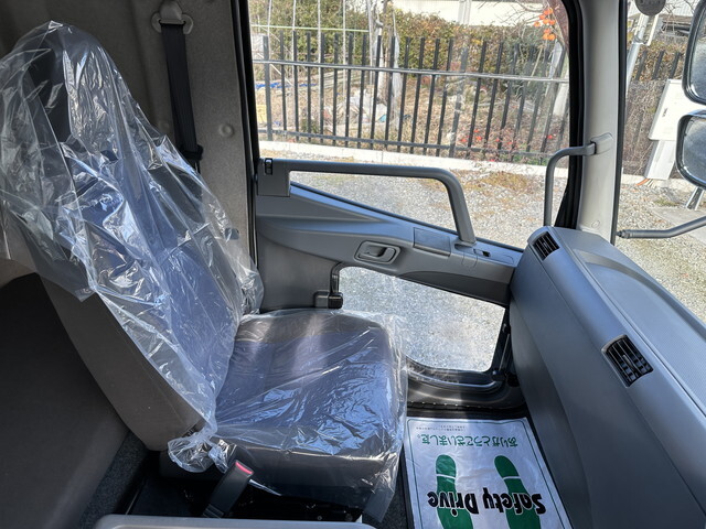 三菱ふそうファイター平ボディ増トン（6t・8t）[写真35]