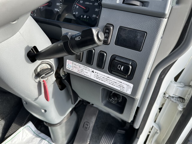 三菱ふそうファイター平ボディ増トン（6t・8t）[写真38]