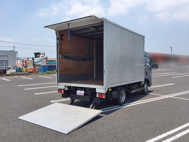 いすゞエルフアルミバン小型（2t・3t）[写真02]