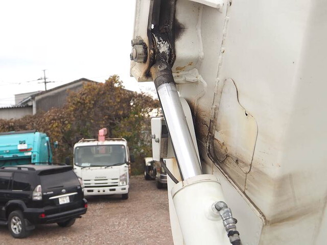 いすゞエルフ高所作業車小型（2t・3t）[写真16]