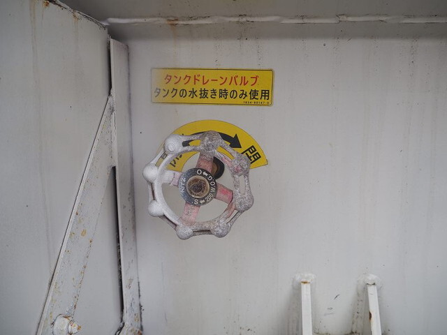 三菱ふそうキャンター散水車小型（2t・3t）[写真11]