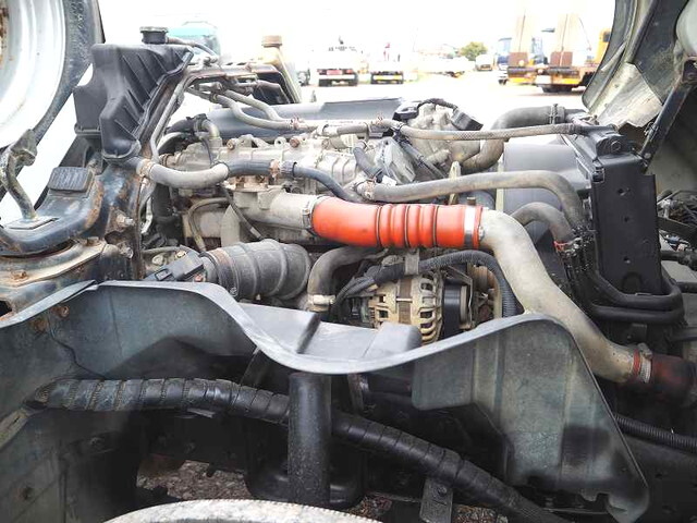 三菱ふそうキャンター散水車小型（2t・3t）[写真09]